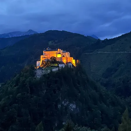 Haus Biechl Mit Blick Auf Die Burg Hohenwerfen Pfarrwerfen Exterior photo