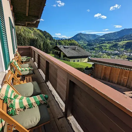 Haus Biechl Mit Blick Auf Die Burg Hohenwerfen Pfarrwerfen Exterior photo
