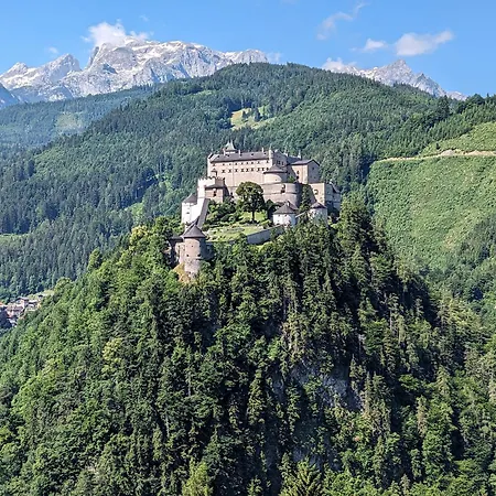Haus Biechl Mit Blick Auf Die Burg Hohenwerfen Pfarrwerfen Exterior photo