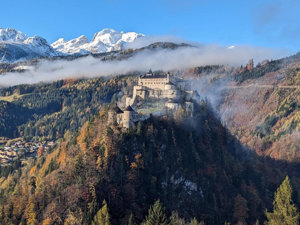Haus Biechl Mit Blick Auf Burg Hohenwerfen Apartment