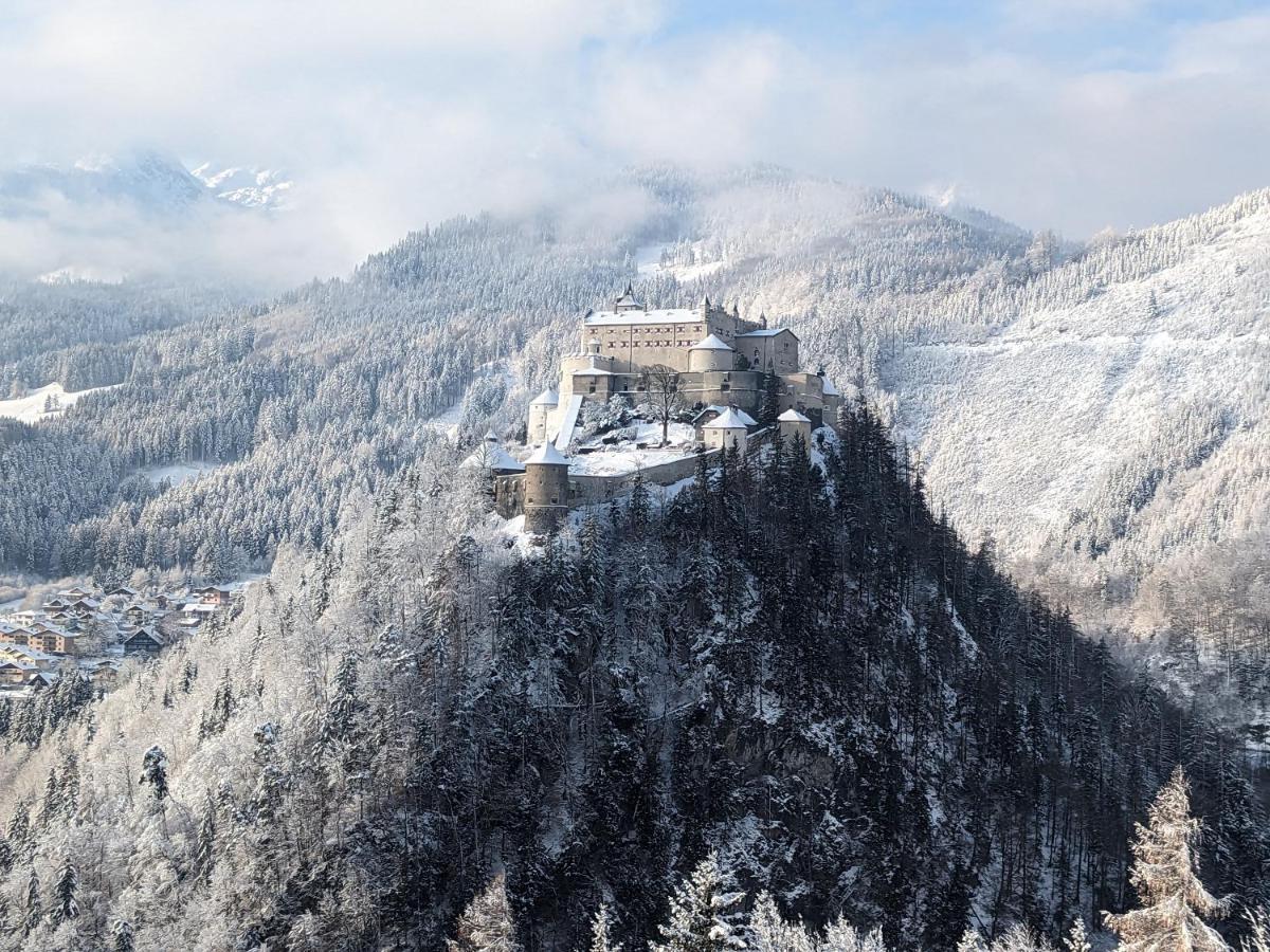 Haus Biechl Mit Blick Auf Burg Hohenwerfen Apartment Pfarrwerfen