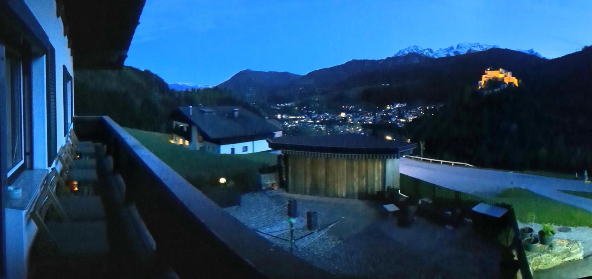 Haus Biechl Mit Blick Auf Burg Hohenwerfen Apartment Pfarrwerfen