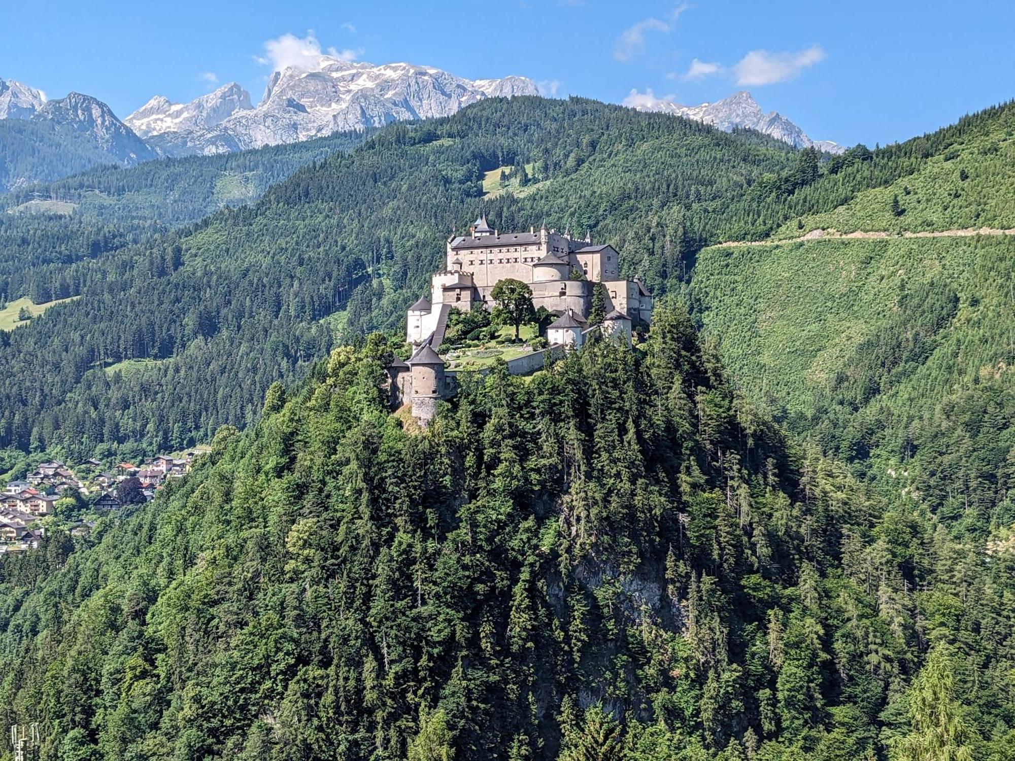 Haus Biechl Mit Blick Auf Burg Hohenwerfen Apartment *